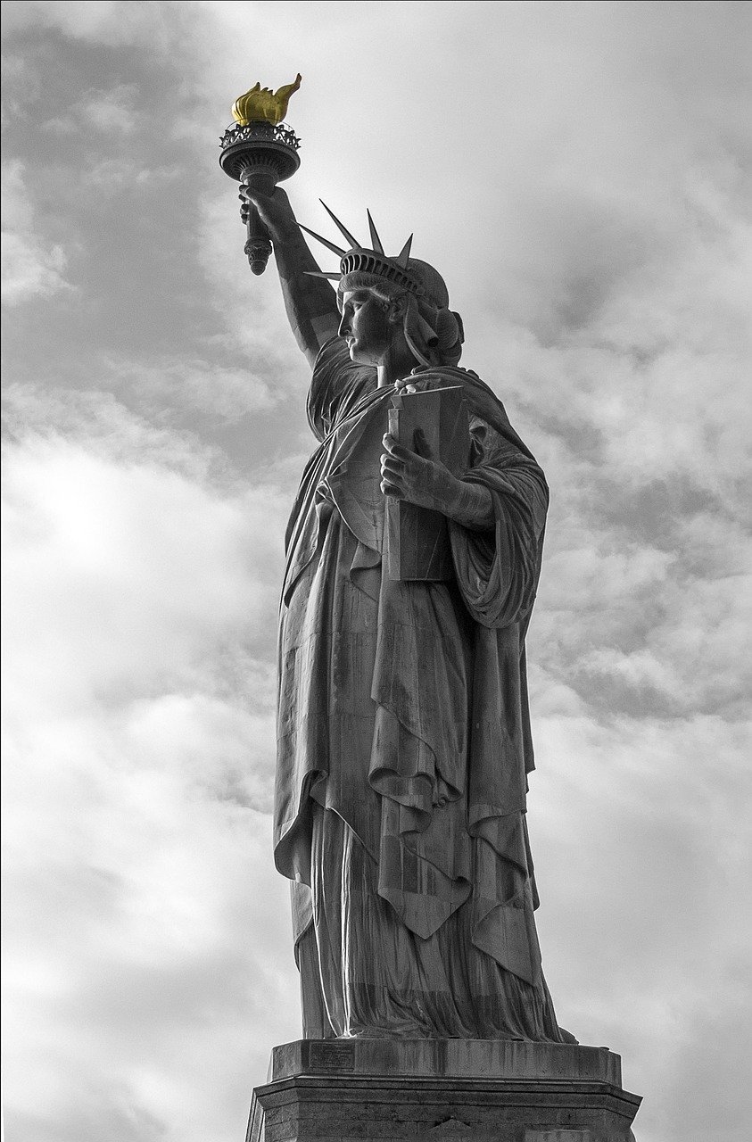 Statue de la Liberté symbolisant le coaching intuitif et la transformation intérieure et le chemin vers l'alignement personnel.