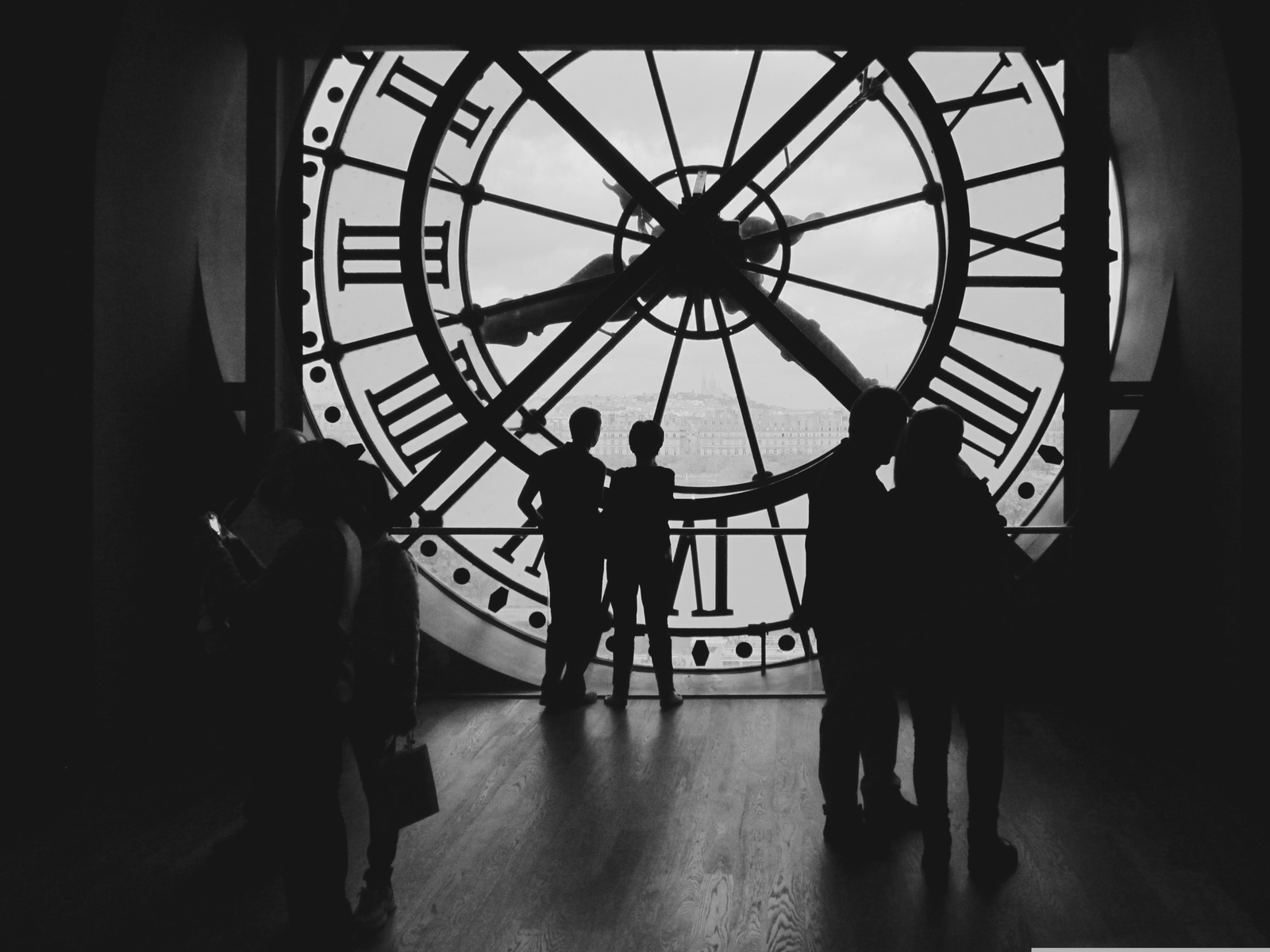 Illustration représentant une personne qui s'interroge sur le fait de rencontrer l'amour plus tard dans la vie.